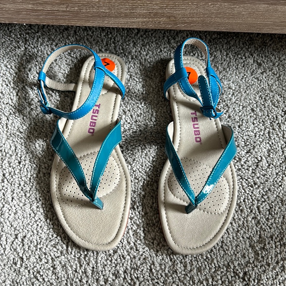 TSUBO SANDALS SHOES SIZE 7 BRAND NEW